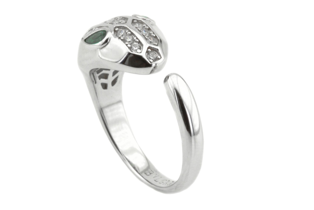 Серебряное кольцо Змея с зелеными и белыми фианитами СК11065, 17 размер, 17, Белый|Зеленый