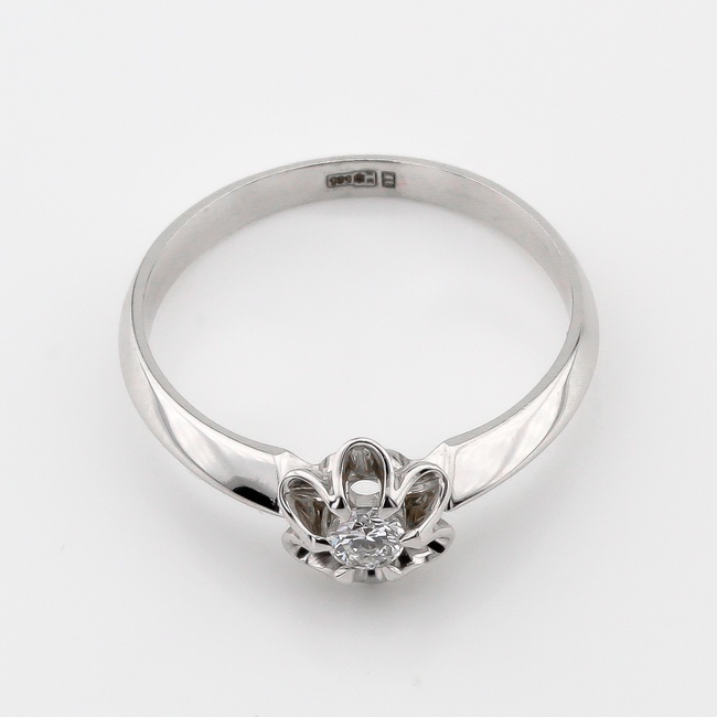 Золотое кольцо Цветок с бриллиантом из белого золота RO08985