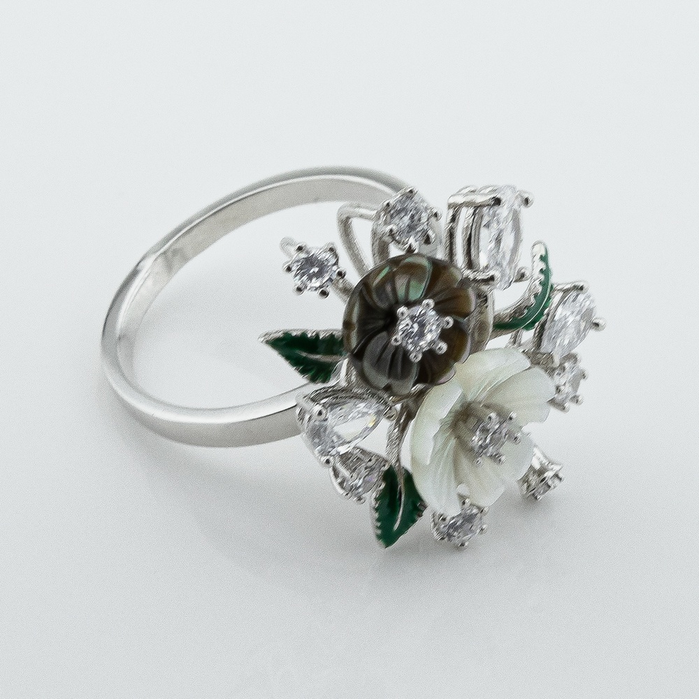 Серебряное кольцо Цветы крупные с перламутром и эмалью k111745, 16 размер