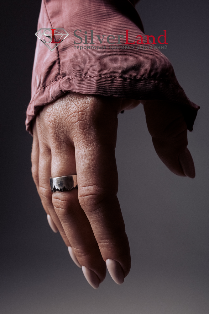 Массивное кольцо без вставок "EJ Splinter" в стиле гранж из серебра 925 с чернением Арт. 1079/EJ размер 17