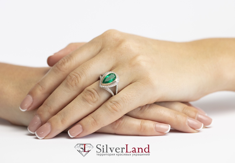 Золотое кольцо с натуральным изумрудом и бриллиантами Арт. КИ-1, Зеленый