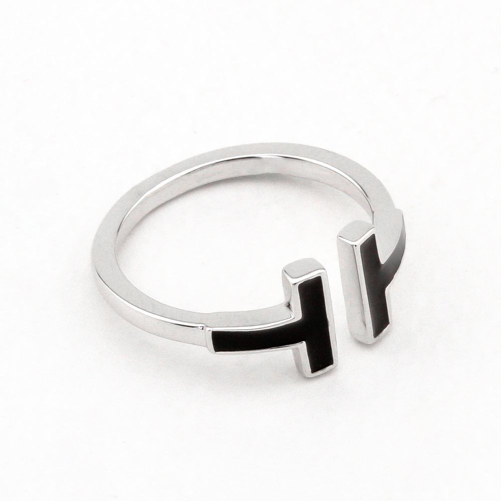 Срібний перстень "Т" з чорною емаллю K11873, 17 розмір