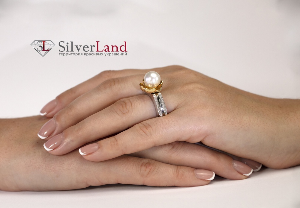 Золотое кольцо с жемчугом и бриллиантами в виде цветка Арт. ACГ-1, Белый
