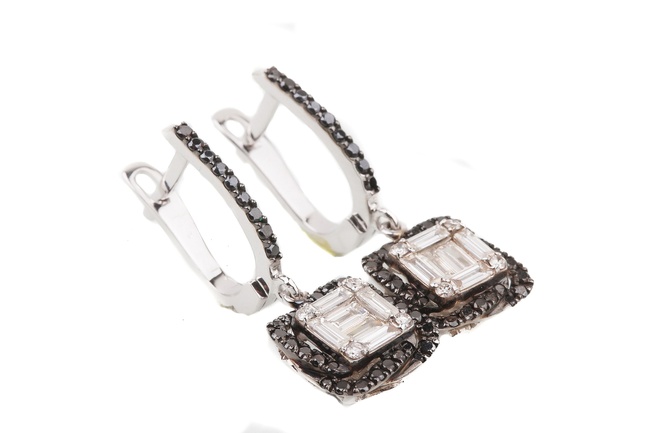Серьги-подвески квадратные из белого золота с черными и белыми бриллиантами KR21619, Белый|Черный