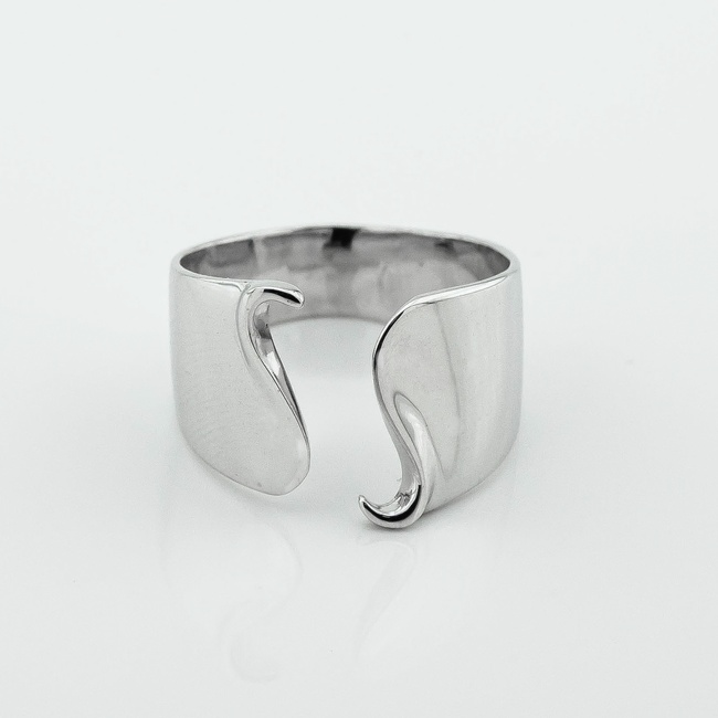 Серебряное кольцо Морская волна широкое незамкнутое k111913, 16 размер