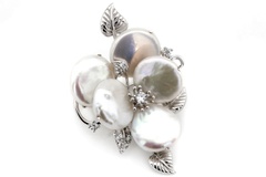Срібна брошка Гілочка з бароковими перлами CI18018, Білий