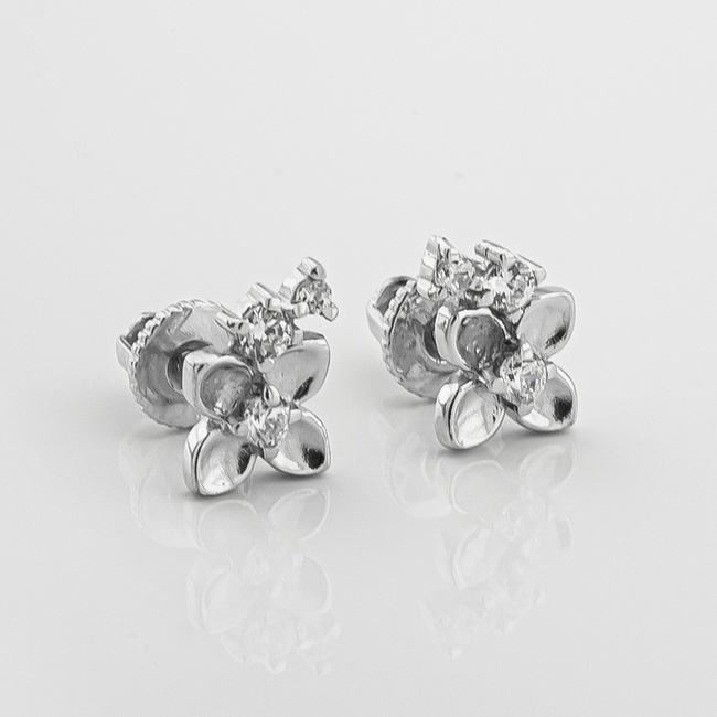 Серебряные серьги-гвоздики Цветы с фианитами 121097-4