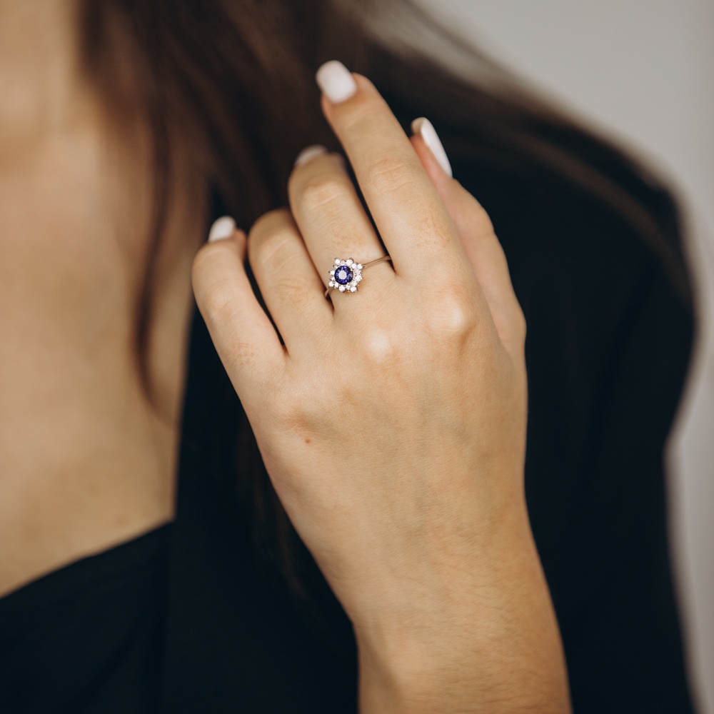 Золотое кольцо с сапфиром и бриллиантами 507619, 17 размер