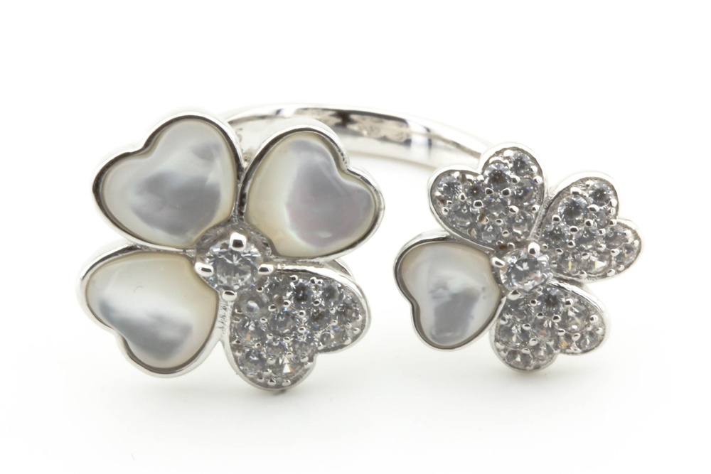 Серебряное кольцо незамкнутое "Цветы" с перламутром и фианитами СК11037, 16 размер, 16, Белый