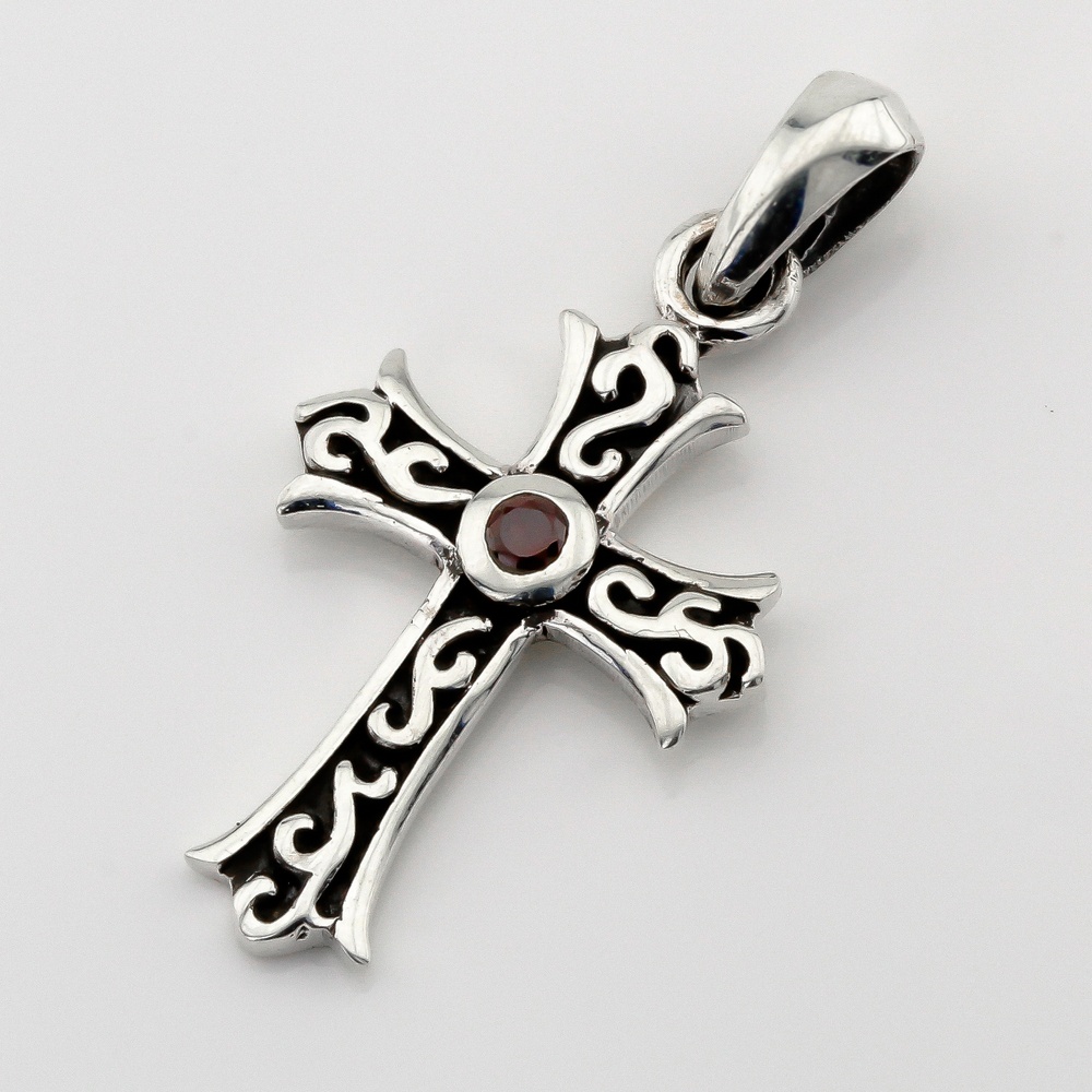 Серебряный крестик черненый с красным фианитом P13731, Красный