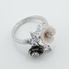 Серебряное кольцо Цветы крупные с эмалью и перламутром k111747, 16 размер