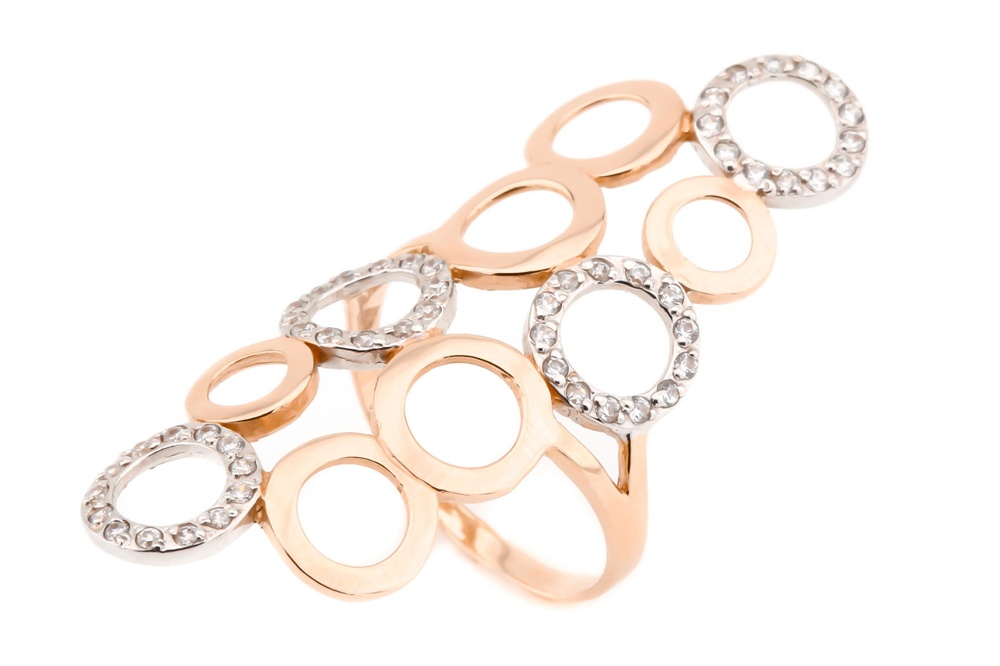 Золотое кольцо продольное Круги с фианитами КК11010, 18 размер