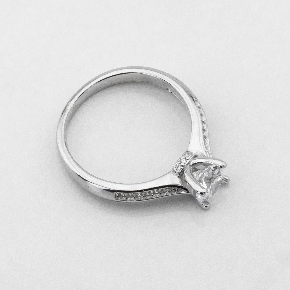 Серебряное кольцо дорожка с одним камнем с фианитами K111720, 15,5 размер