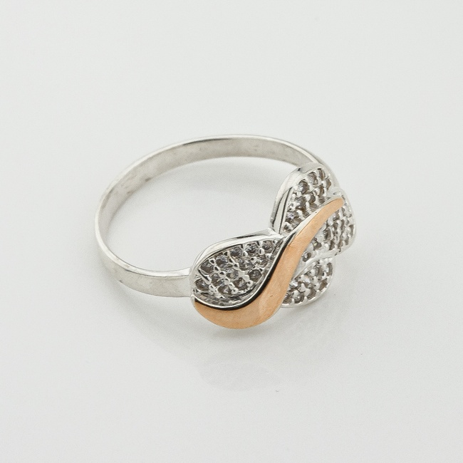 Серебряное кольцо с фианитами с золотыми накладками к668ф, 17 размер