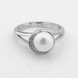 Серебряное кольцо Кружок с жемчугом и фианитами K111706, 15,5 размер