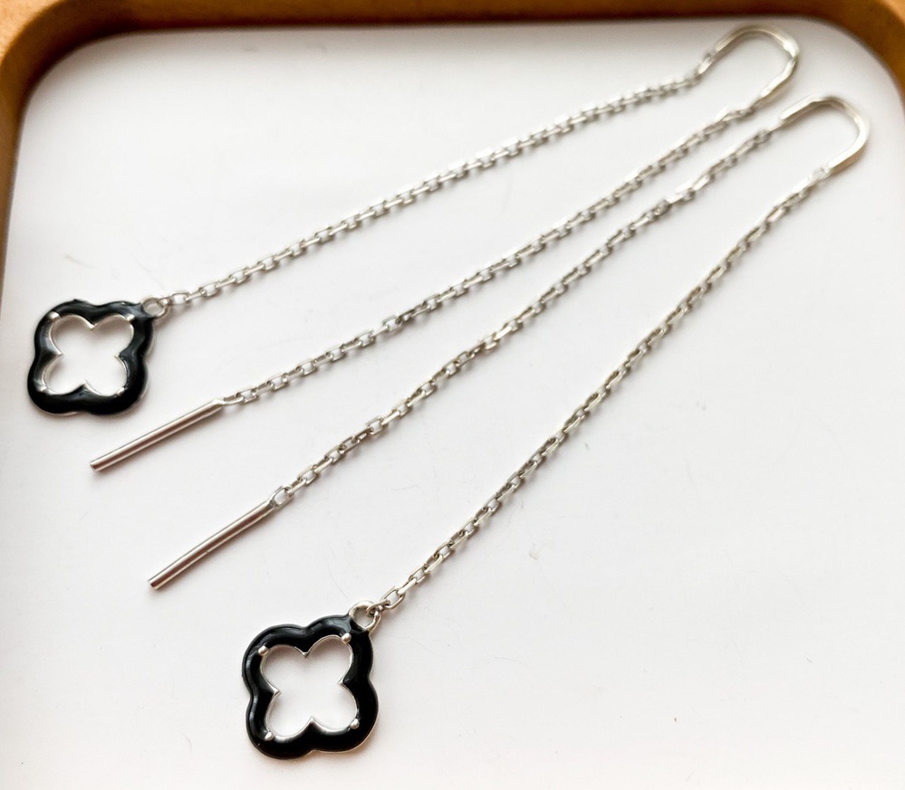 Серебряные серьги протяжки длинные Клевер черный на цепочке с эмалью с23174-H