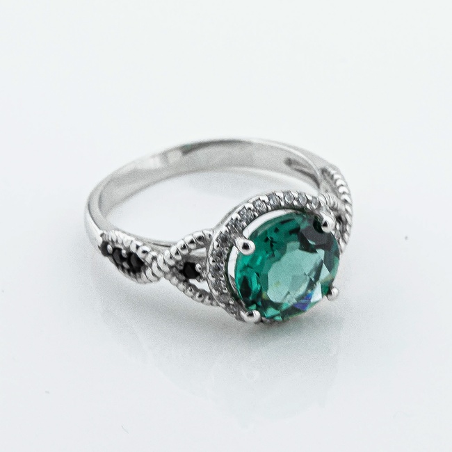 Серебряное кольцо с зеленым кварцем и фианитами 1571-1pQGR, 16 размер
