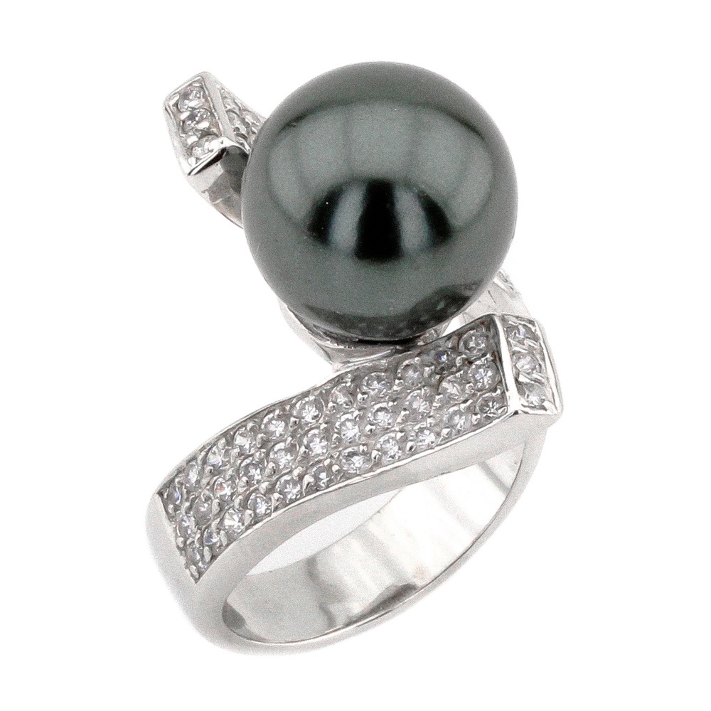Серебряное гнутое кольцо с черным жемчугом и фианитами K11611, 18 размер, 18, Черный