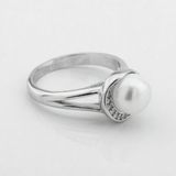 Серебряное кольцо Кружок с жемчугом и фианитами K111706, 16,5 размер