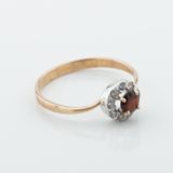 Золотое кольцо тонкое Кружок с гранатом и фианитами 11779gr, 19 размер