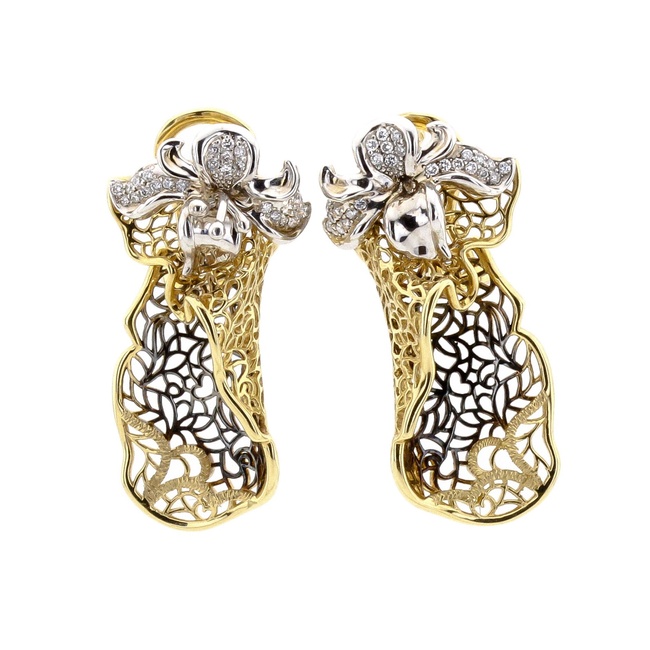 Золоті сережки з діамантами Квітка на листочку з різьбленим візерунком 12080б, Білий