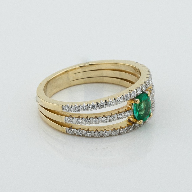 Золотое кольцо Три дорожки с изумрудом и бриллиантами K120-0003,16,5 размер