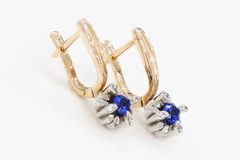 Золоті сережки з синьою шпинелью та білими фіанітами за формою квітки КС12050, Синій