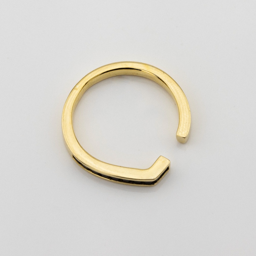 Серебряное кольцо Дорожка с черными фианитами незамкнутое k111606, 16 размер