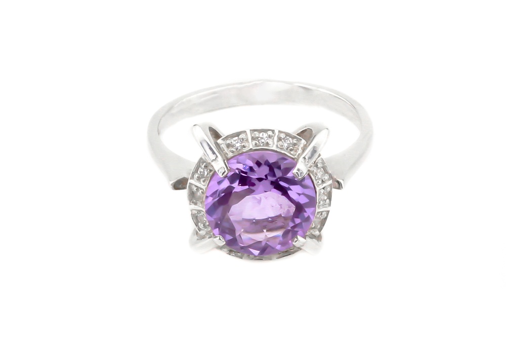 Срібний перстень з фіолетовим круглим аметистом і білими фіанітами 11334-2, 18 розмір, 18, Фіолетовий
