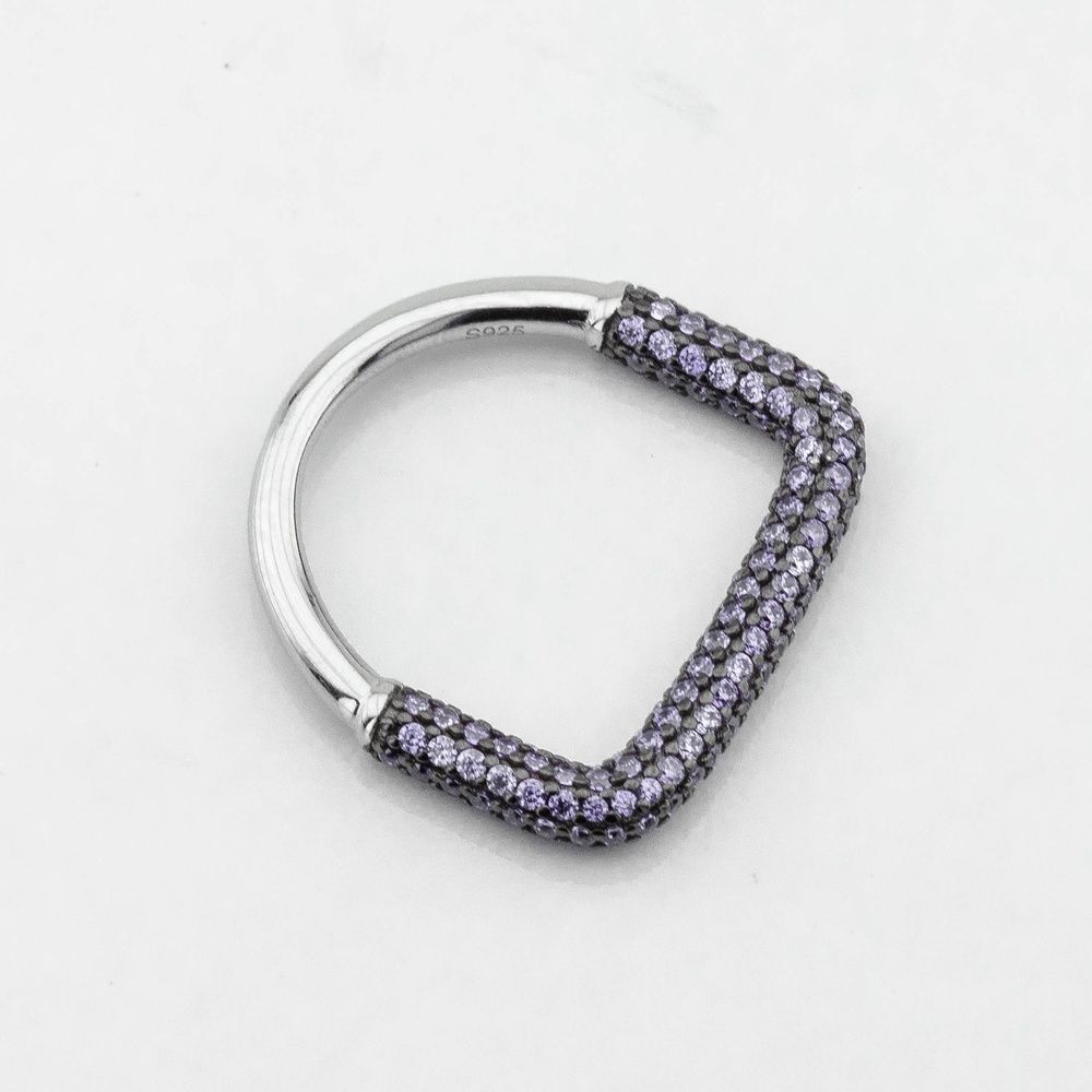 Серебряное кольцо тонкое Квадрат минимализм с фиолетовыми фианитами K111756, 17 размер