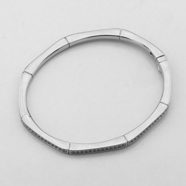 Жесткий серебряный браслет тонкий Прямоугольники с белыми фианитами b15859