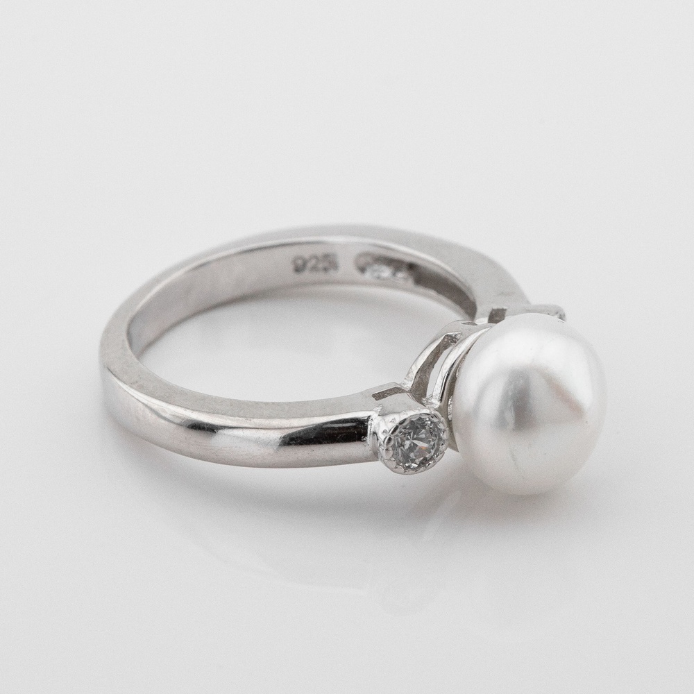 Серебряное кольцо с им. жемчуга и фианитами K11981, 16 размер