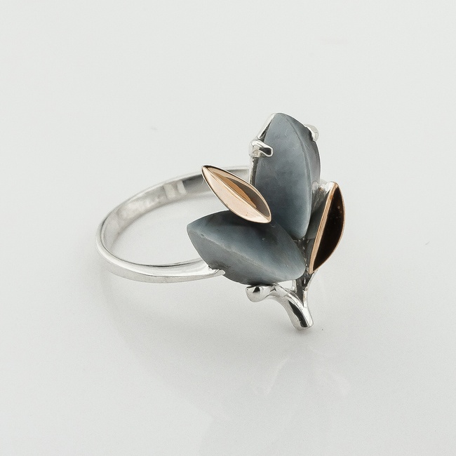 Серебряное кольцо с улекситом с золотыми накладками к55су, 18 размер
