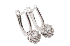 Класичні сережки з білого золота з діамантами за формою квітки EO08325, Білий