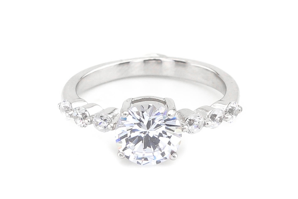 Классическое кольцо с выступающим камнем с фианитами из серебра СК11167, 17,5 размер, 17-5, Белый