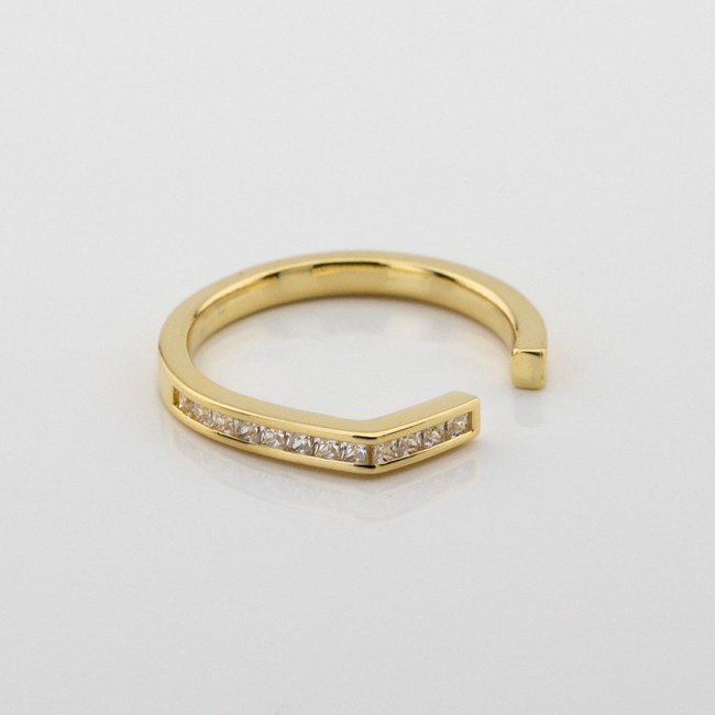 Серебряное кольцо Дорожка с фианитами незамкнутое k111607, 16 размер