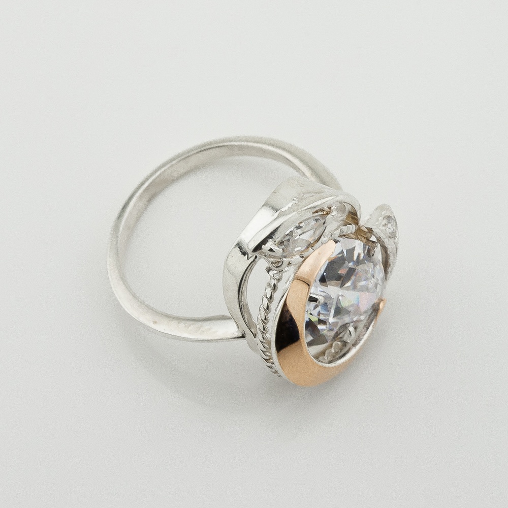 Серебряное кольцо с фианитами с золотыми накладками к254бл, 17,5 размер