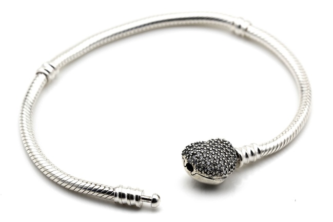 Серебряный браслет для шармов с фианитами СВ15050