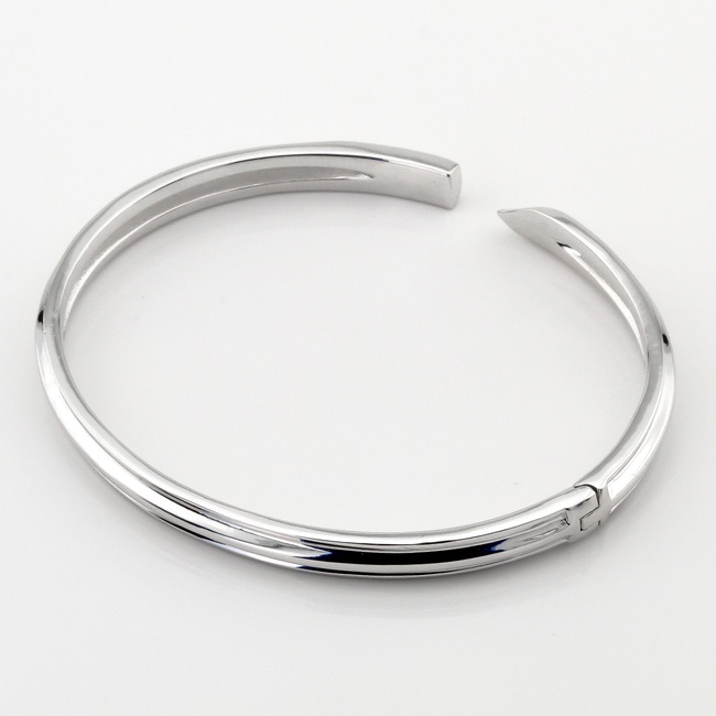 Жорсткий срібний браслет родований без вставок B15528