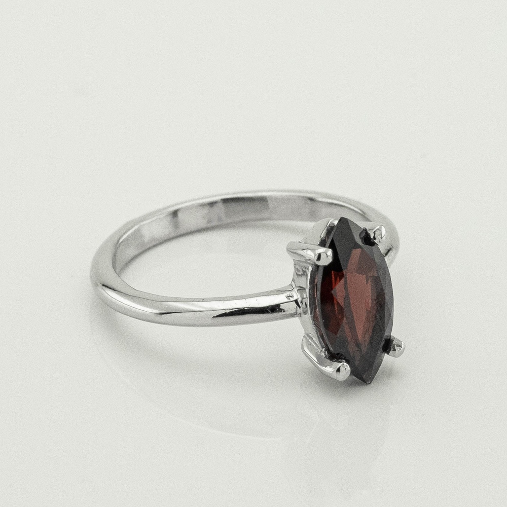 Серебряное кольцо Маркиз с гранатом 3101991-4gr, 17,5 размер
