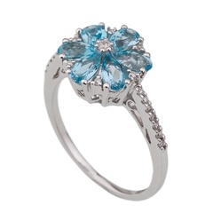 Кільце з білого золота 750 Квітка з блакитними топазами та діамантами доріжкою YZ33196, 17 розмір
