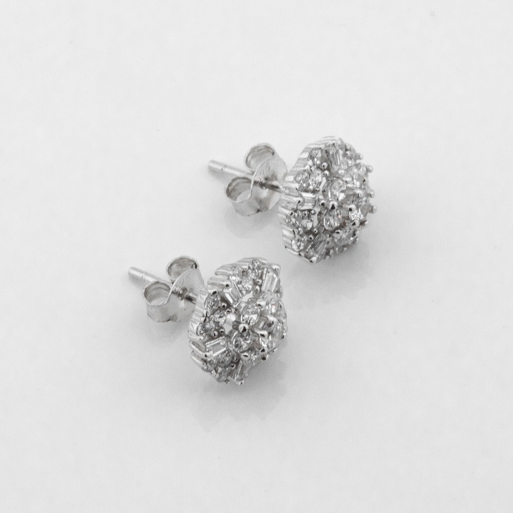 Серебряные сережки-пусеты круглые с белыми фианитами c121591, Белый