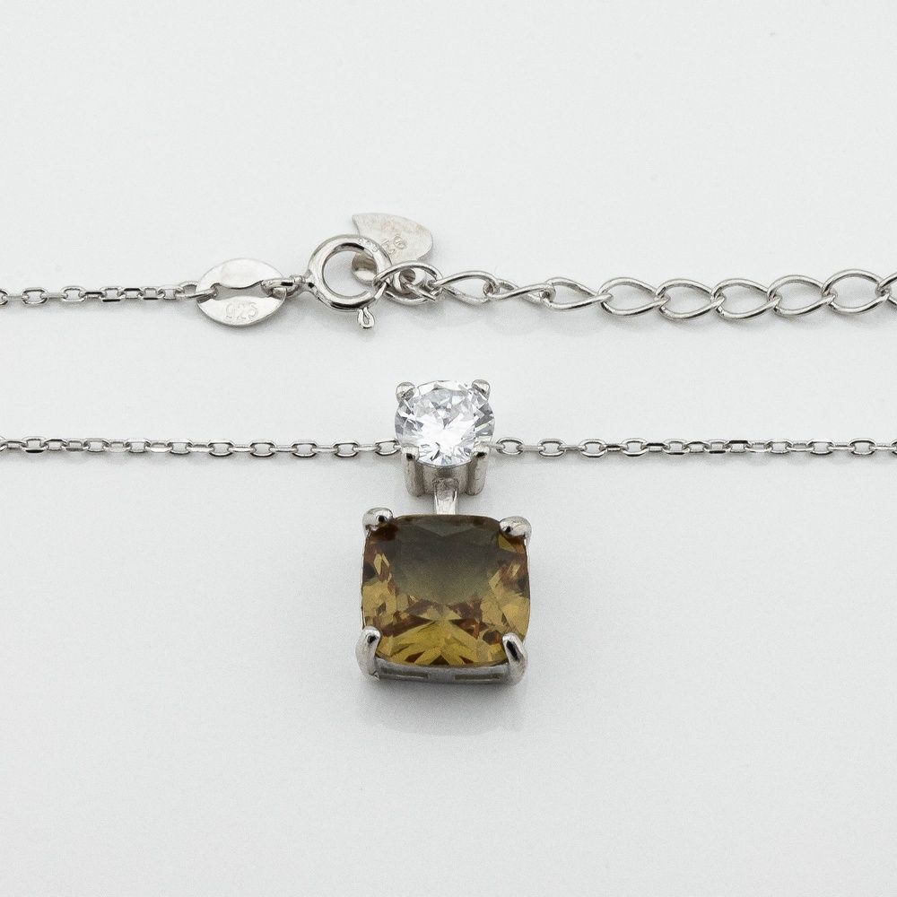 Серебряное колье Камушек с султанитом и фианитом 3400860, 50 размер