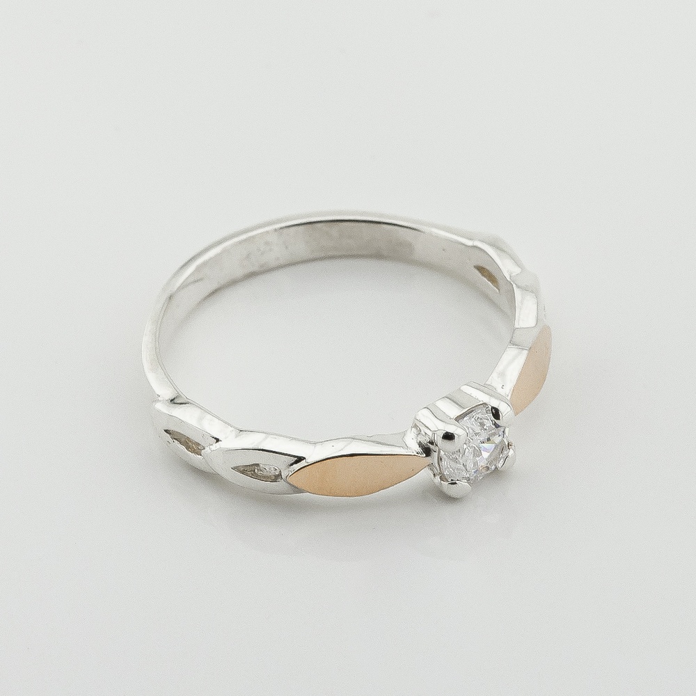 Серебряное кольцо с фианитом с золотыми накладками к896ф, 16,5 размер