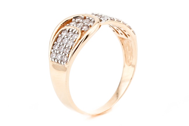 Золотое кольцо в виде пряжки с белыми фианитами 11775-1, 17 размер