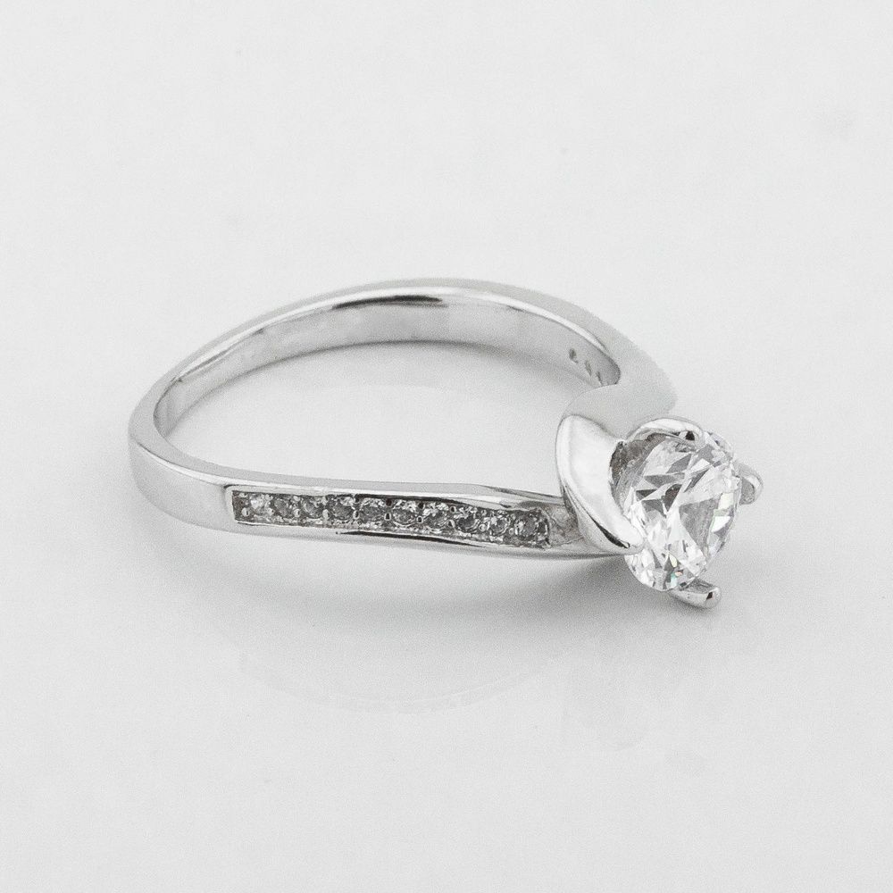 Серебряное кольцо с выступающим камнем белыми фианитами K111703, 16,5 размер