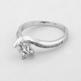 Серебряное кольцо с выступающим камнем белыми фианитами K111703, 16,5 размер