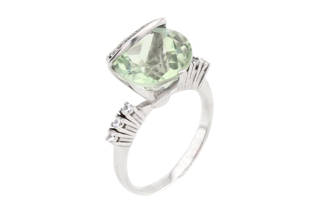 Виступає срібний перстень з зеленим кварцом і фіанітами 11816-1, 17,5 розмір, 17-5, Зелений