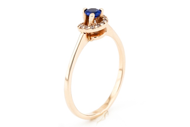 Золотое кольцо с выступающим синим камнем с шпинелью и фианитом 11929-3, 17,5 размер