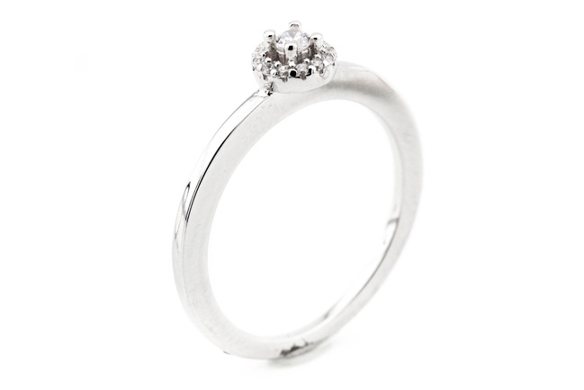 Классическое серебряное кольцо с выступающим камнем с фианитами СК11126, 17,5 размер, 17-5, Белый